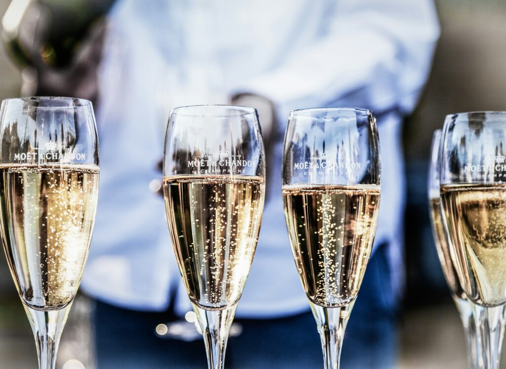 Champagnergläser bei einem Empfang