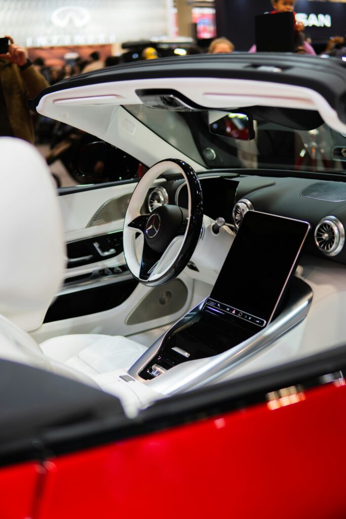 Innenraum einer Limousine mit cremeweißem Leder